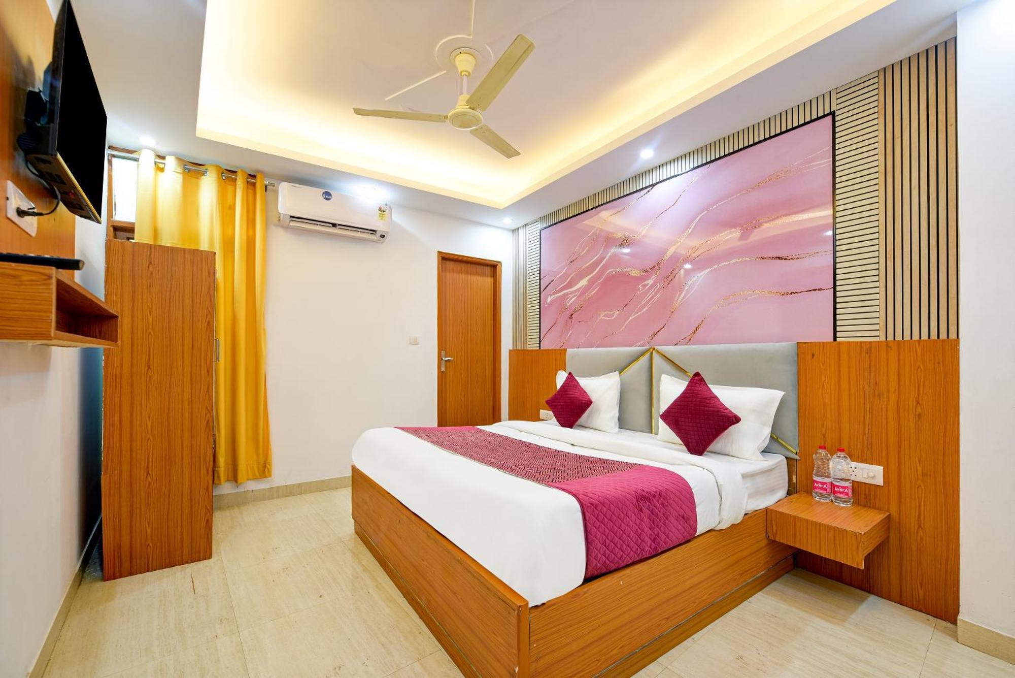 Airport Hotel Kiara - New Delhi Airport 외부 사진