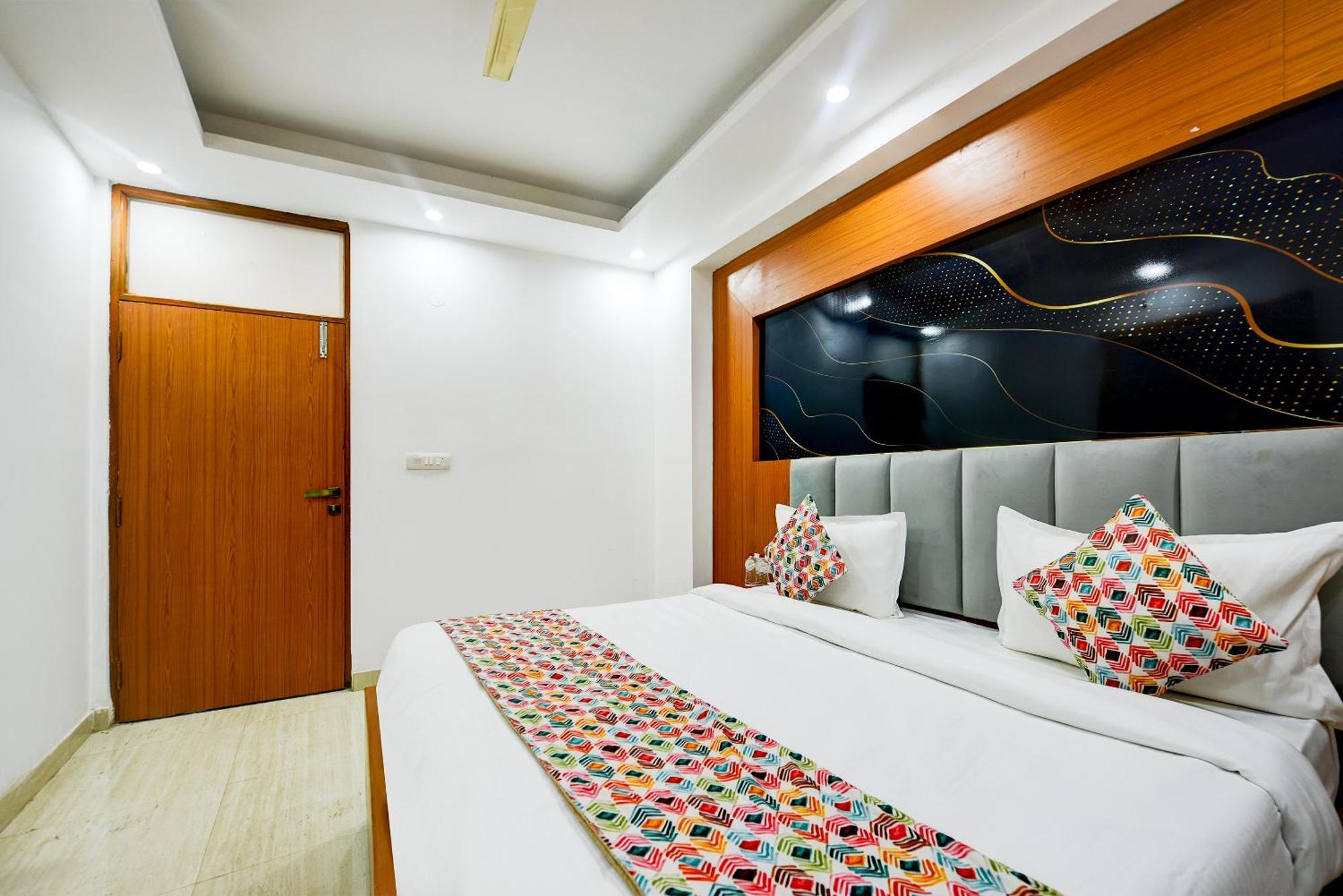 Airport Hotel Kiara - New Delhi Airport 외부 사진
