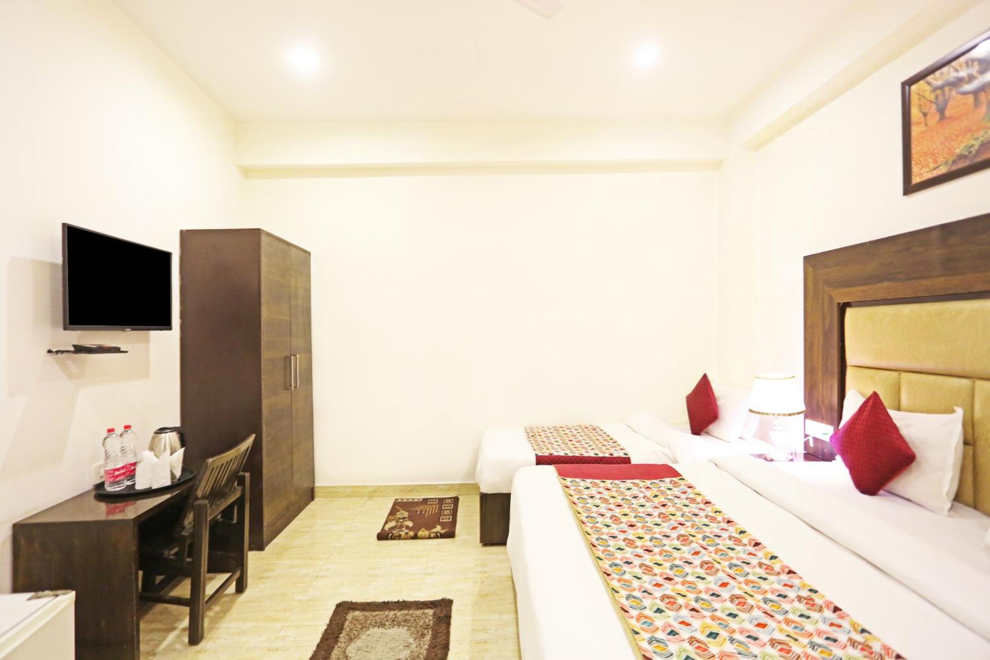 Airport Hotel Kiara - New Delhi Airport 외부 사진