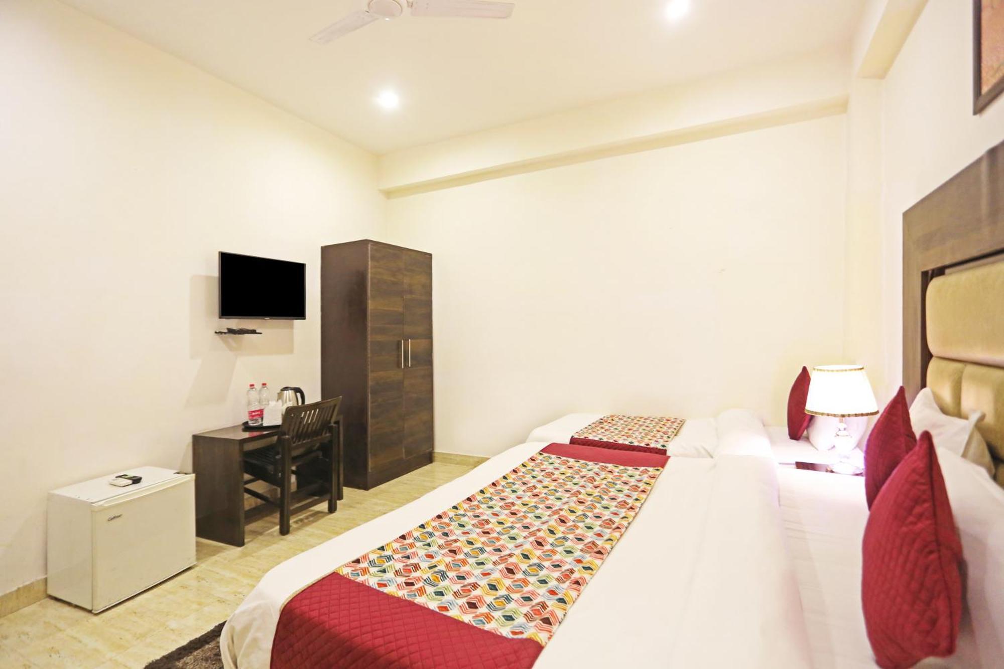 Airport Hotel Kiara - New Delhi Airport 외부 사진