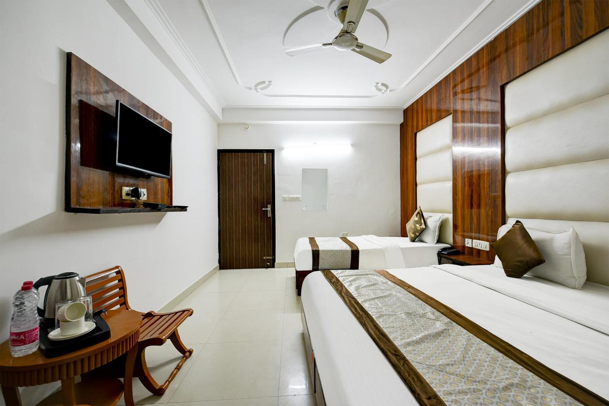 Airport Hotel Kiara - New Delhi Airport 외부 사진