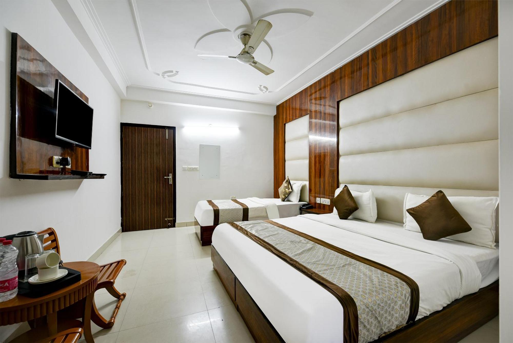Airport Hotel Kiara - New Delhi Airport 외부 사진
