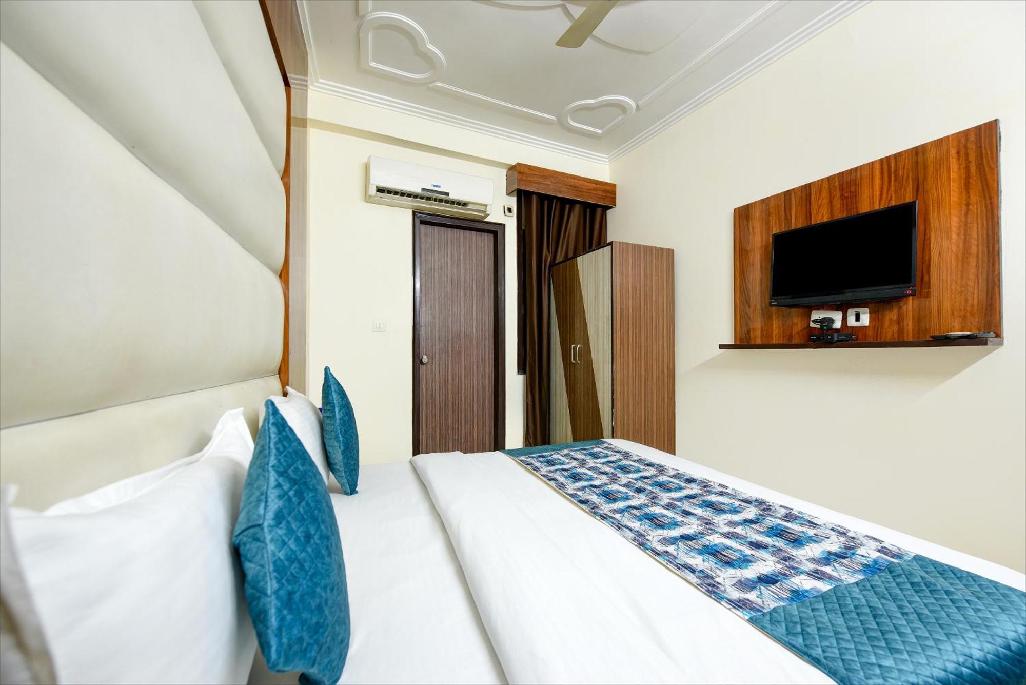Airport Hotel Kiara - New Delhi Airport 외부 사진