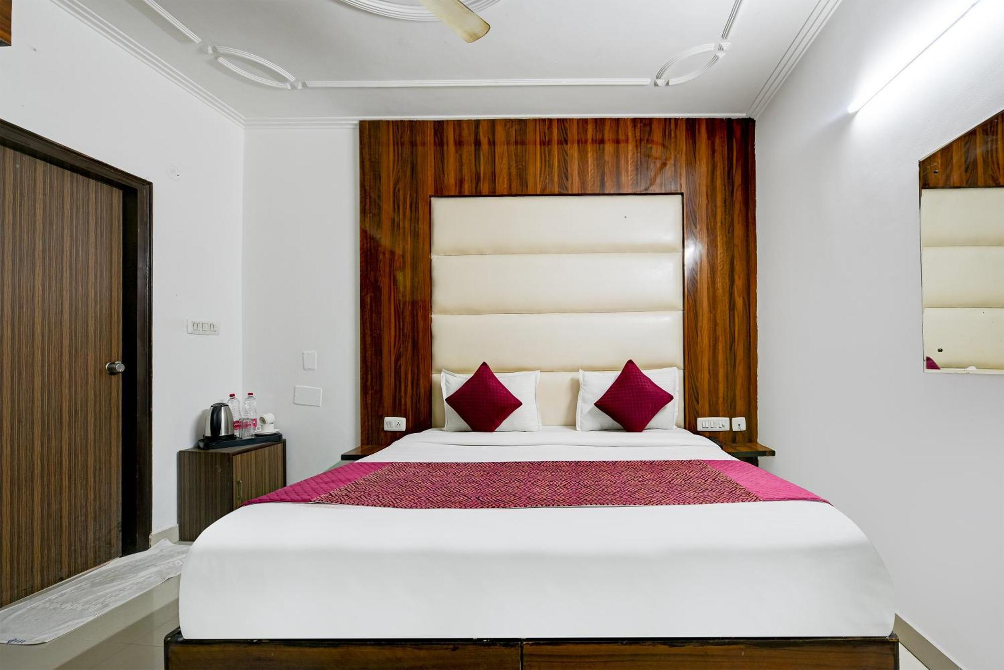 Airport Hotel Kiara - New Delhi Airport 외부 사진
