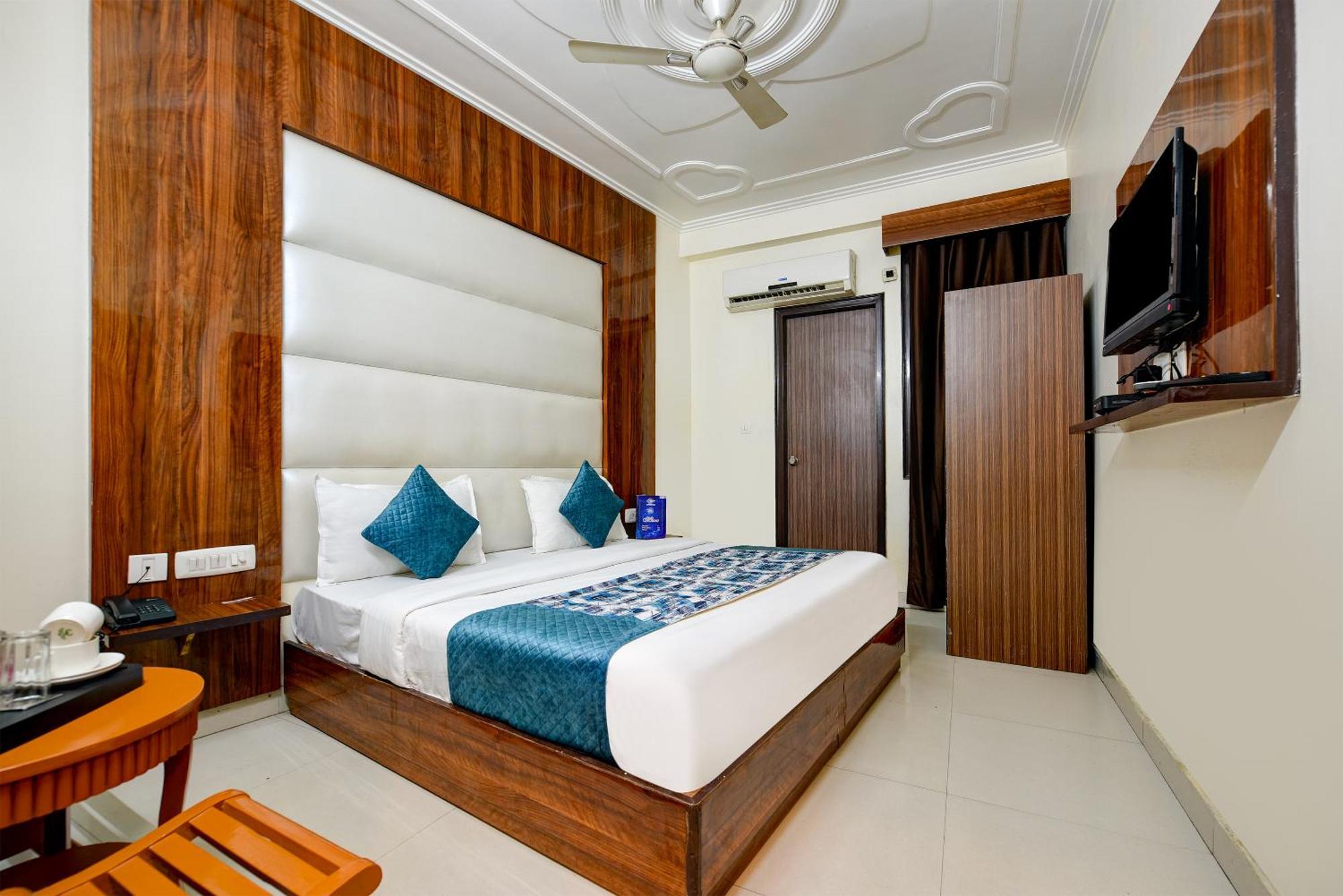 Airport Hotel Kiara - New Delhi Airport 외부 사진