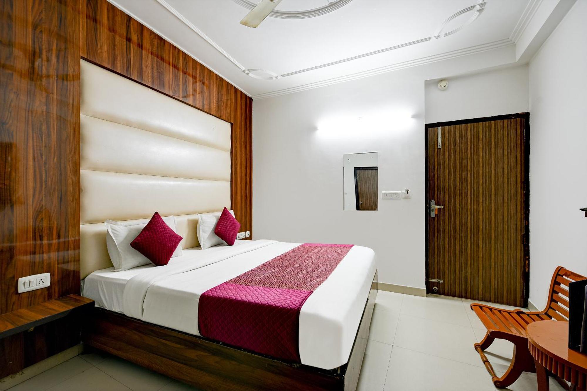 Airport Hotel Kiara - New Delhi Airport 외부 사진