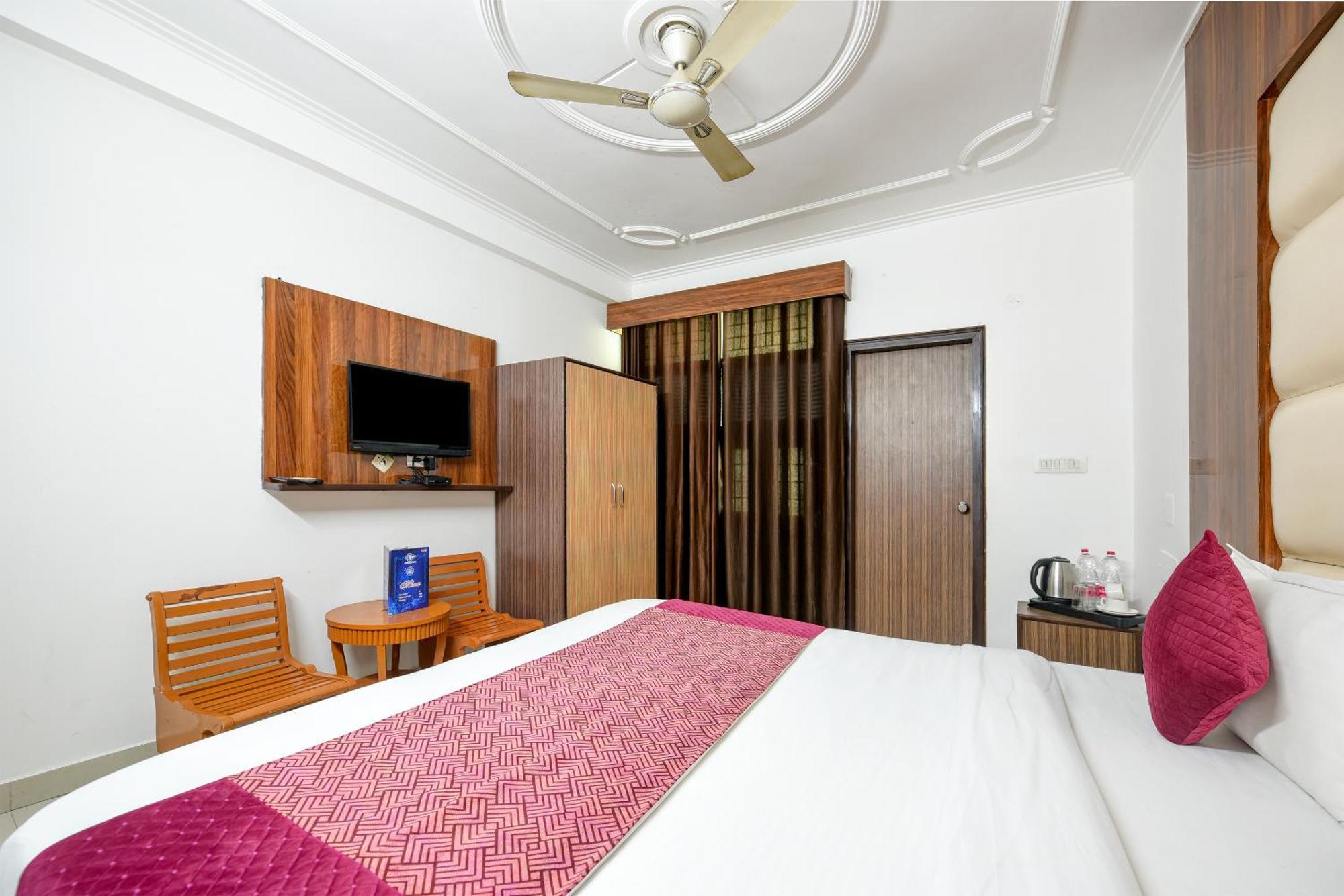 Airport Hotel Kiara - New Delhi Airport 외부 사진